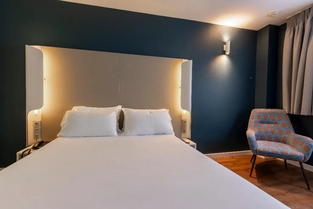 DOUBLE STANDARD Room, Travelodge Malaga Aeropuerto, Costa Del Sol