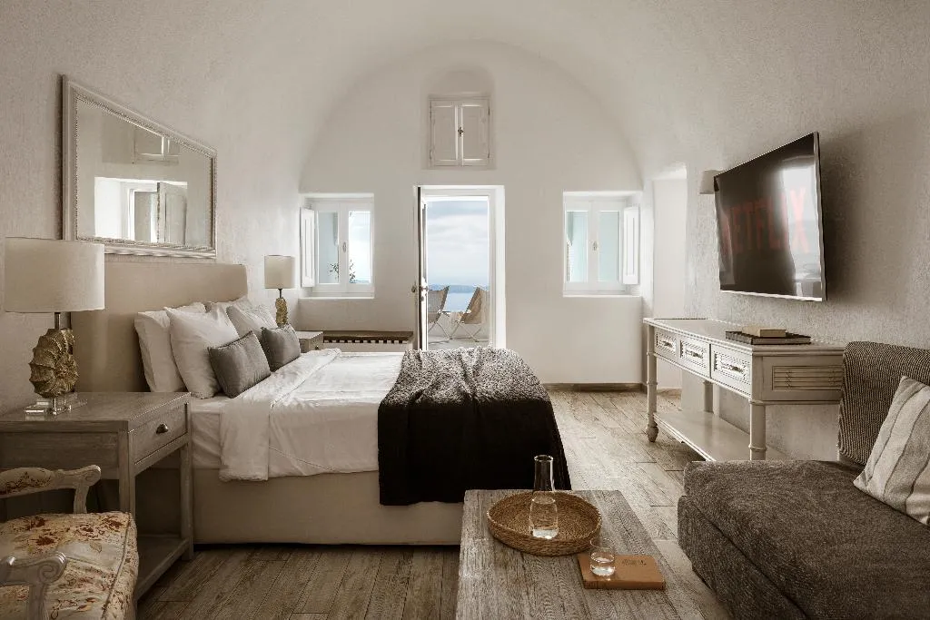 SUITE HONEYMOON Room, Aqua Luxury Suites, Santorini
