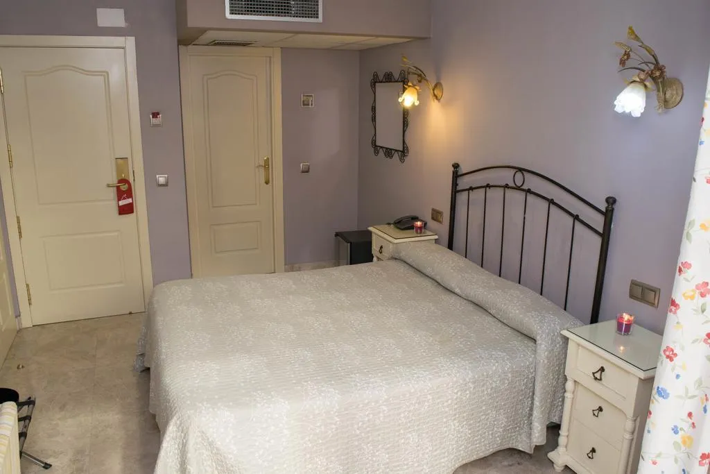 Room, Caballero Errante, Madrid