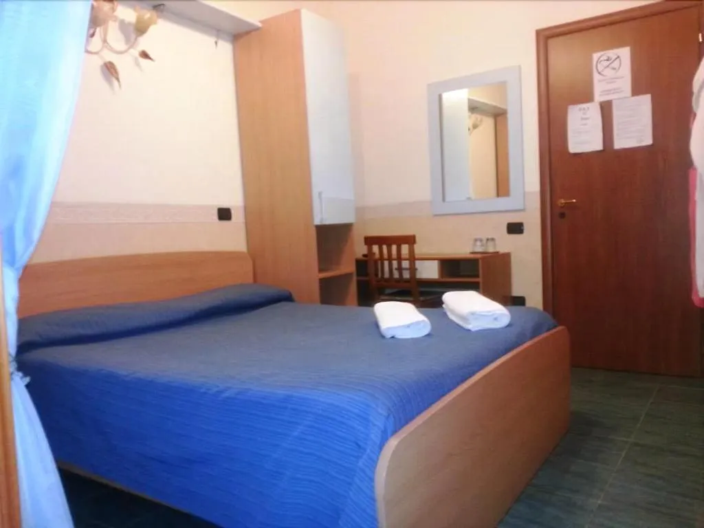 Room, Bed And Breakfast Medea, Naples