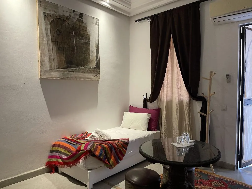 TRIPLE DELUXE KING BED Room, Riad Samarine, Marrakech