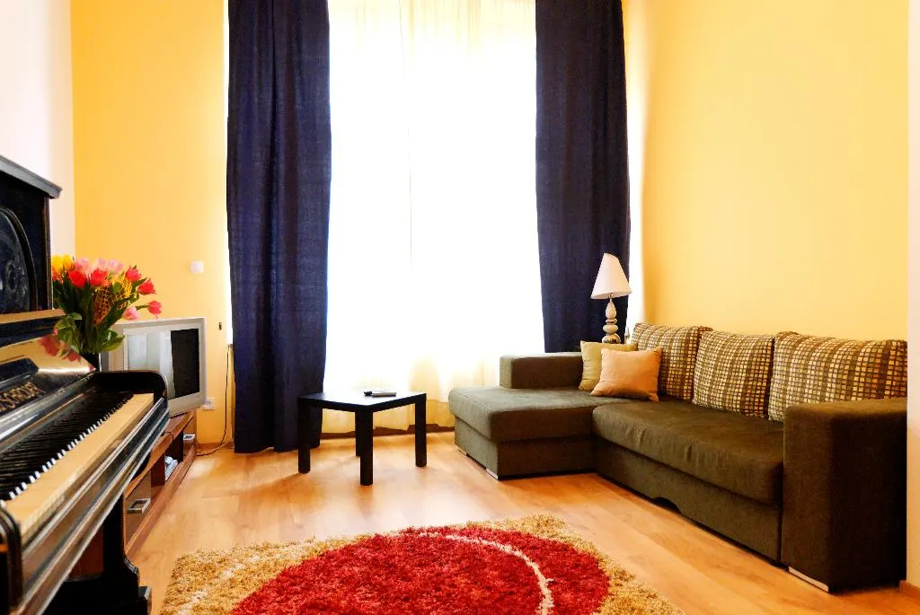 APARTMENT CAPACITY 5 TWO BEDROOMS Room, P&J Tourist Apartments, Krakow