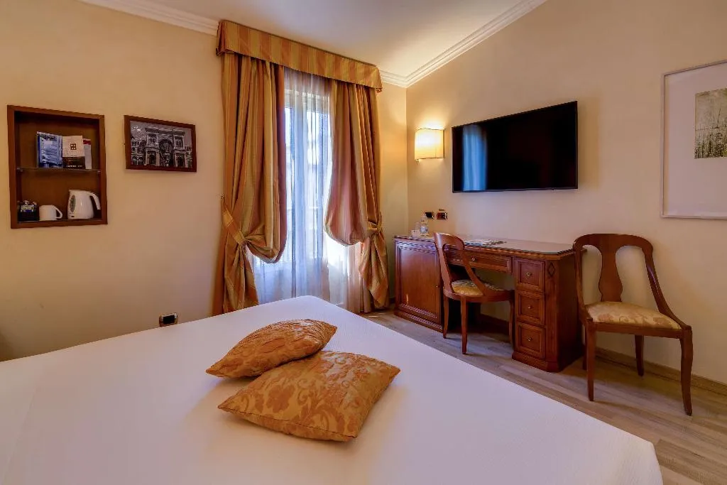 DOUBLE CLASSIC DOUBLE BED Room, UNA HOTELS Galles Milano, Milan