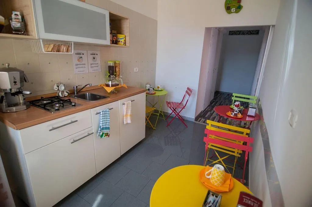 Room, B&B Tarumbò, Naples