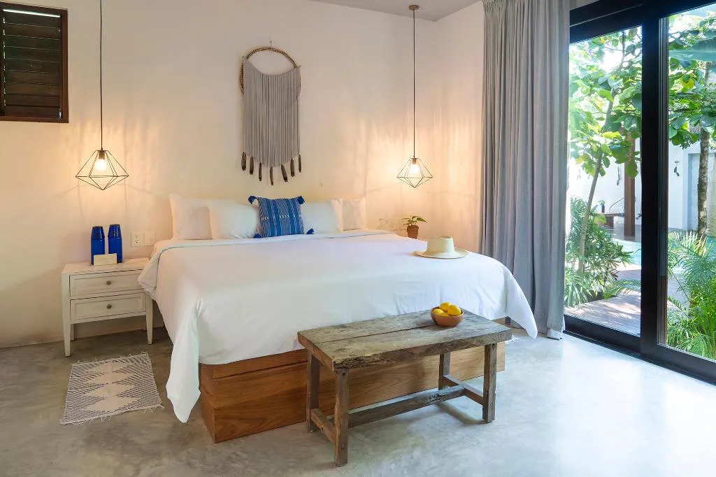 JUNIOR SUITE KING SIZE BED Room, Lula Seaside Boutique Hotel, Cancun Area