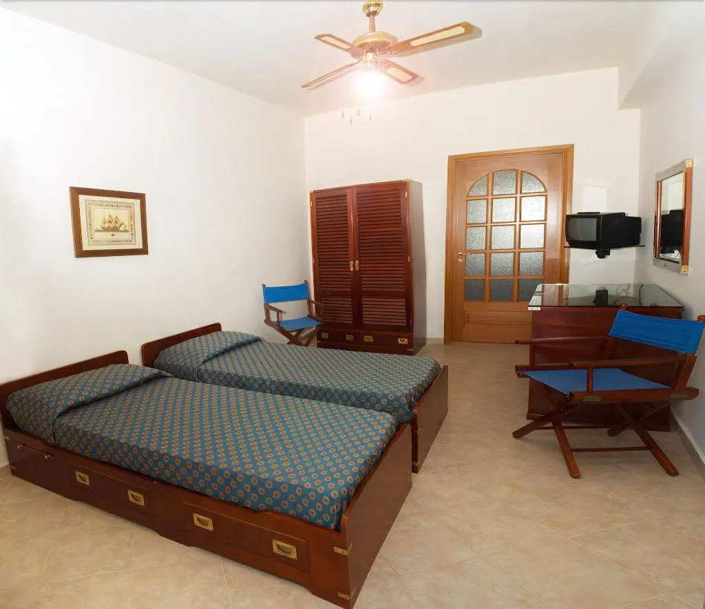 Room, Elihotel, Catania