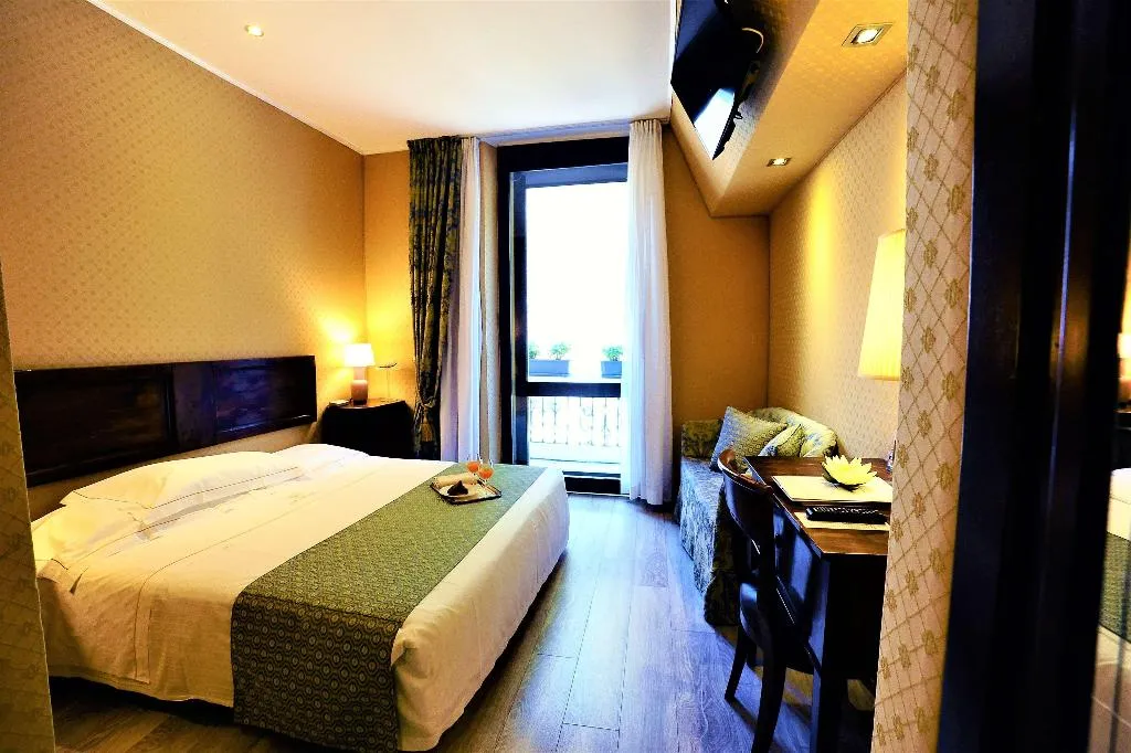 Room, Pierre Milano Hotel, Milan