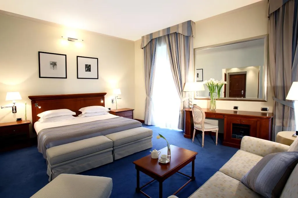 JUNIOR SUITE STANDARD Room, Starhotels Terminus, Naples