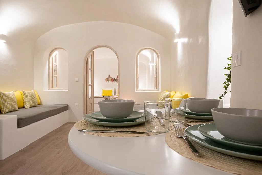HOUSE TWO BEDROOMS TWO BATHROOMS Room, White Orchid Cave House & Studio, Santorini