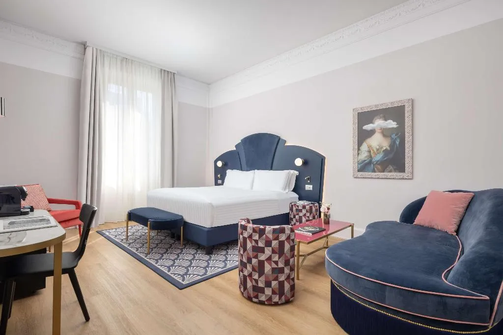JUNIOR SUITE KING SIZE BED Room, Anglo American Hotel Florence, Curio Collection, Florence