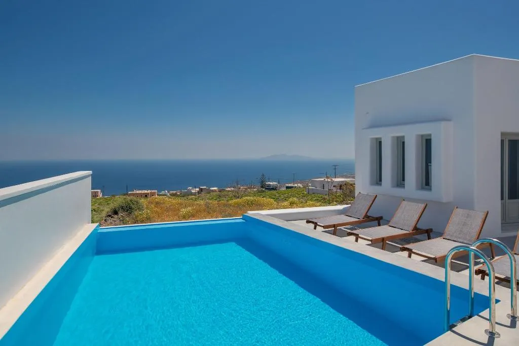 Sports and Entertainment, Seven Suites, Santorini