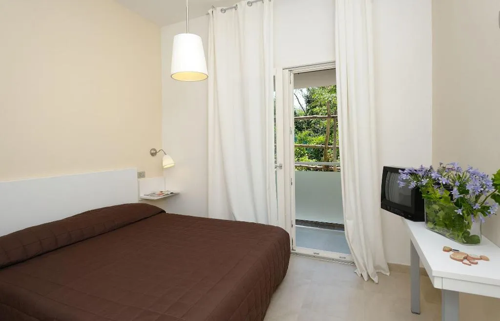 Room, Residence La Dolce Vita, Naples
