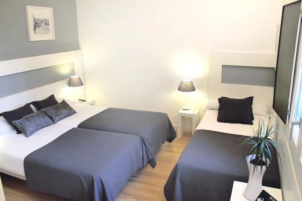 TRIPLE STANDARD Room, Sitges, Costa Brava
