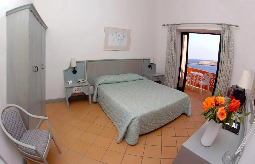 SINGLE GARDEN VIEW Room, Comino Hotel, Comino