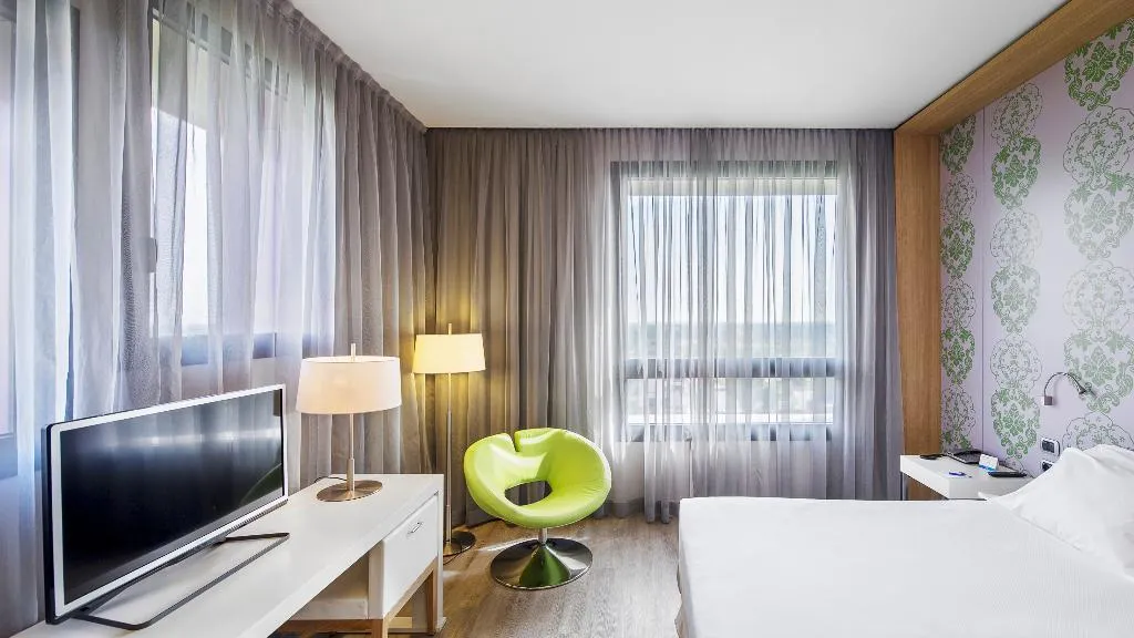 JUNIOR SUITE STANDARD Room, NH Milano Fiera, Milan