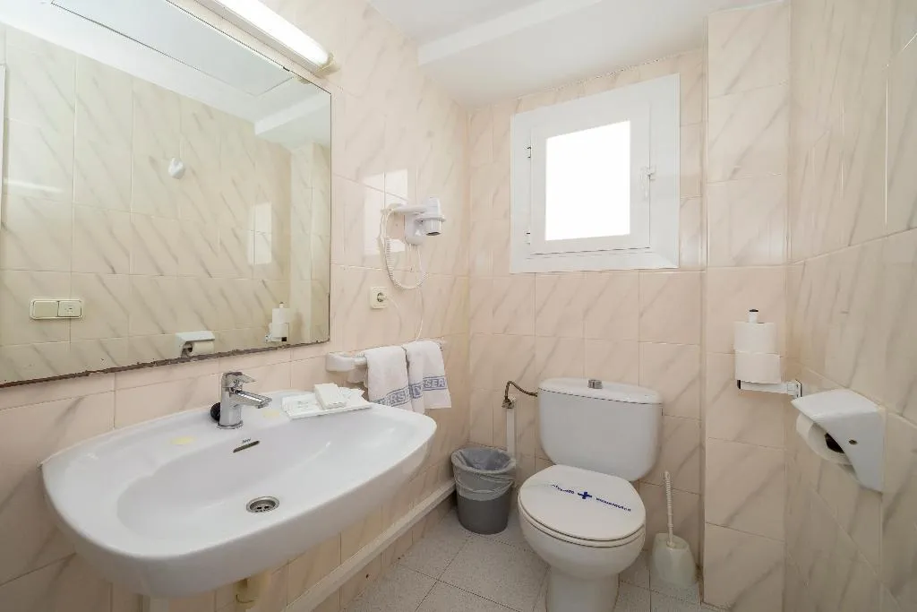 DOUBLE WITHOUT BALCONY Room, Ibiza Playa, Ibiza
