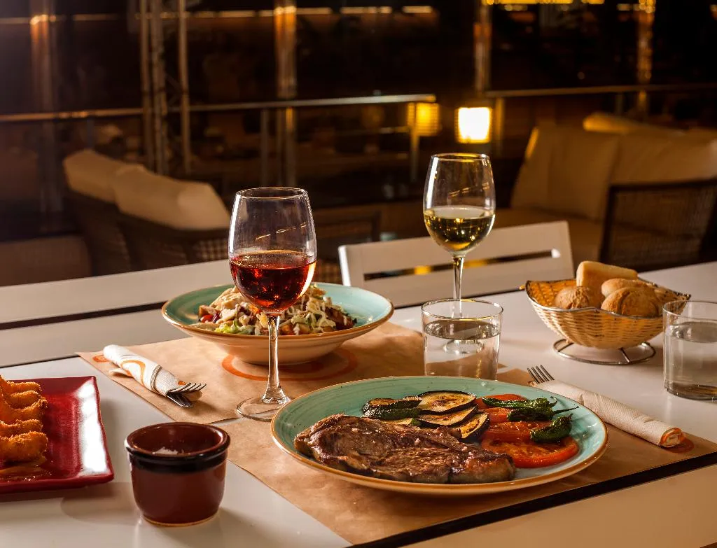 Bar, Hotel Monterrey Roses by Pierre & Vacances, Costa Brava