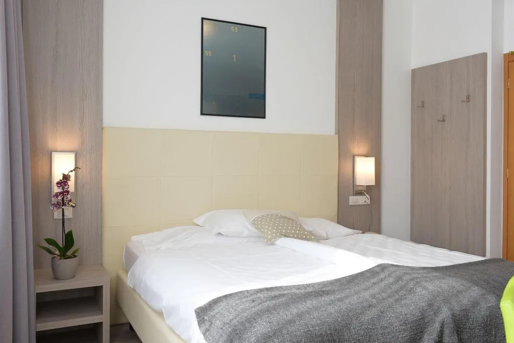 Room, Hotel Venezia, Milan