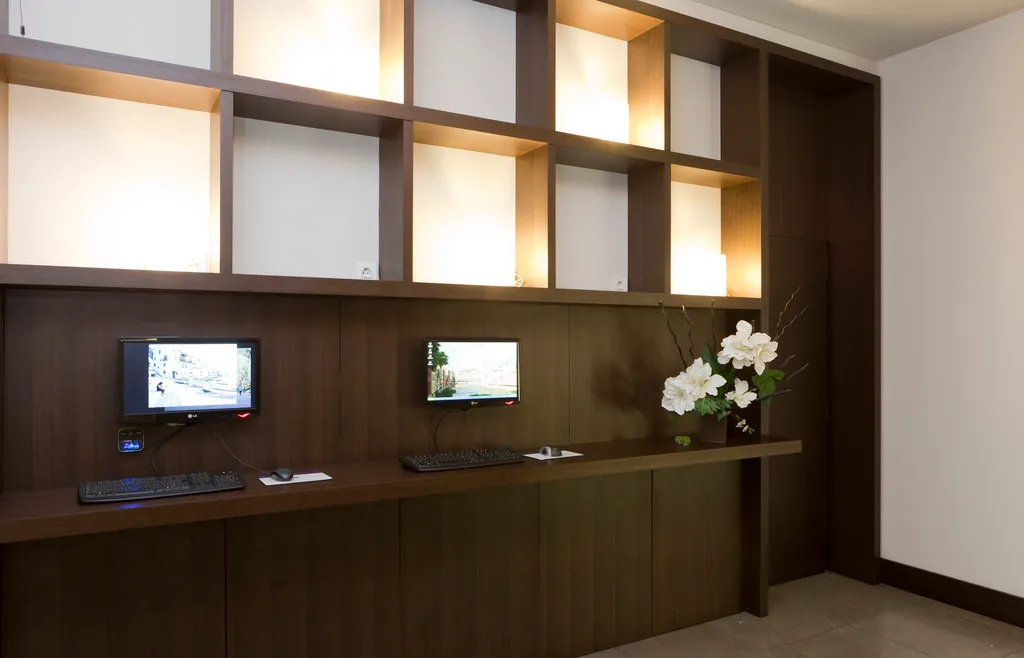 Lobby, Peninsular, Costa Brava