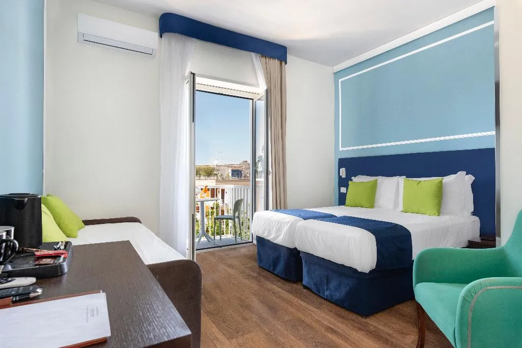 TRIPLE SIDE SEA VIEW WITH BALCONY Room, Hotel La Pergola, Naples