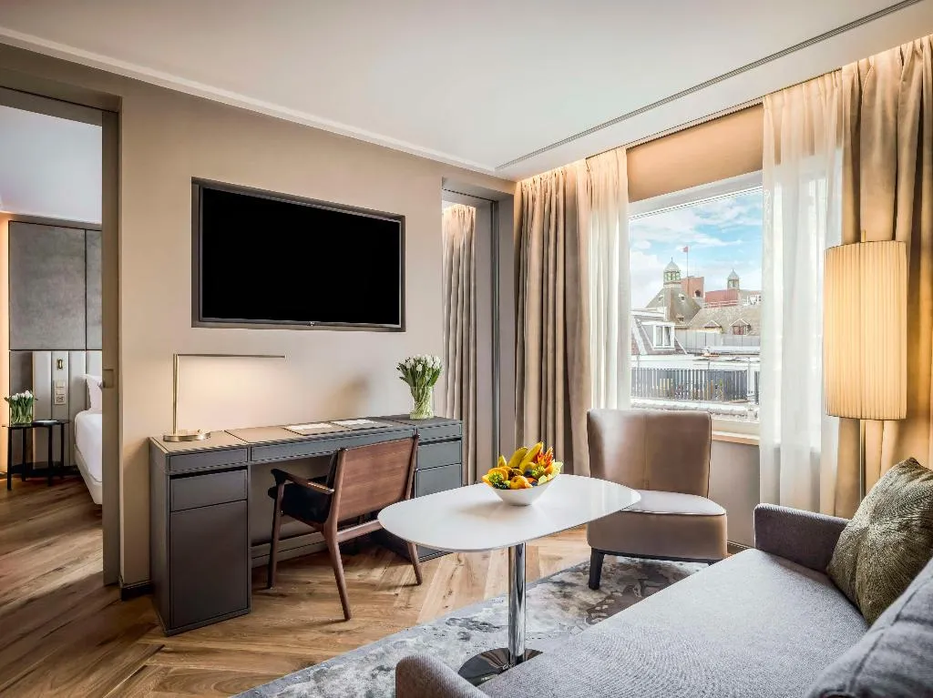 JUNIOR SUITE STANDARD Room, Anantara Grand Hotel Krasnapolsky Amsterdam, Amsterdam