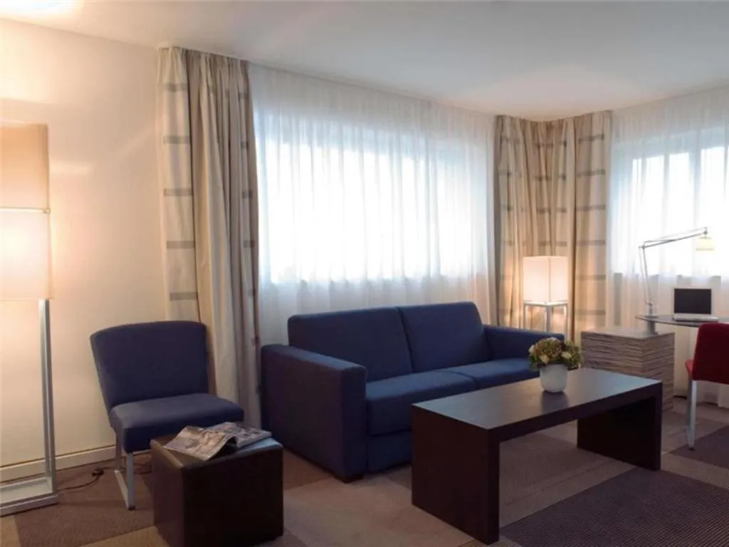 SUITE PREMIER KING BED Room, Movenpick Hotel Amsterdam City Centre, Amsterdam