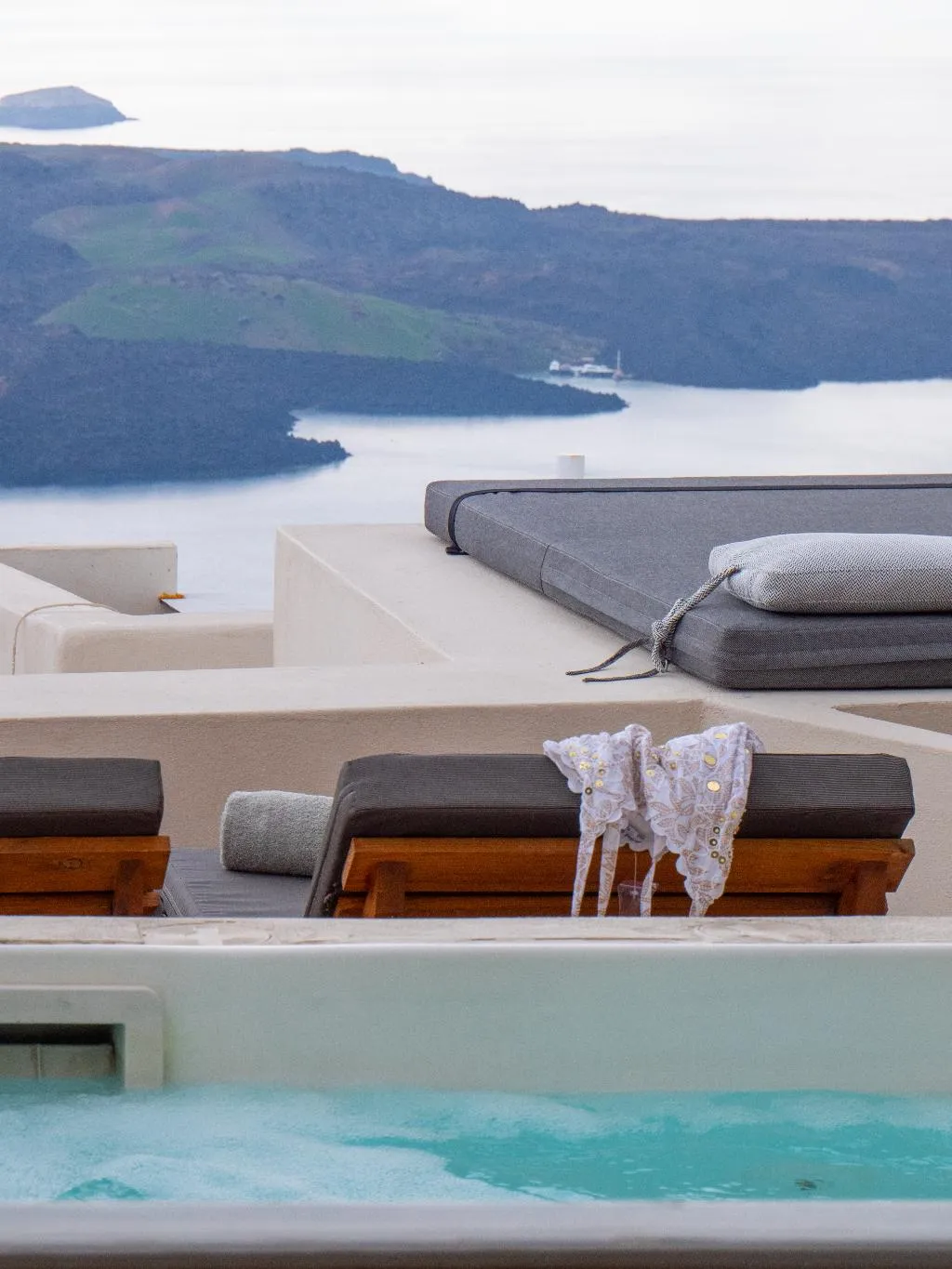 JUNIOR SUITE WITH JACUZZI Room, Caldera Cliff Illusion Suites, Santorini