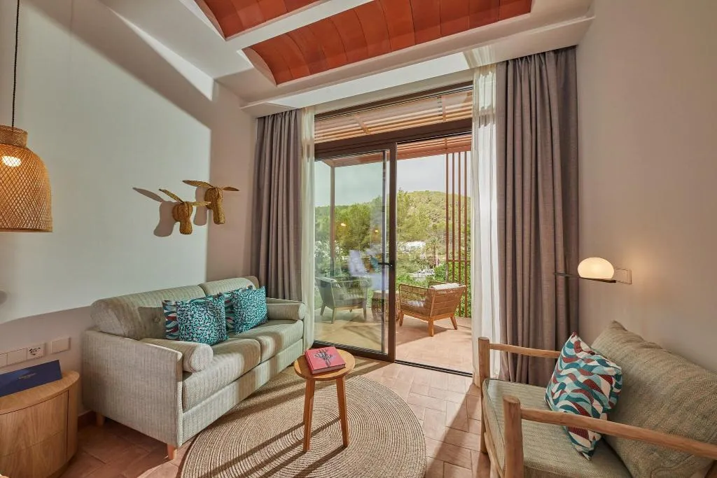 Room, Cala San Miguel Ibiza Res, Curio Colllec by Hilton, Ibiza
