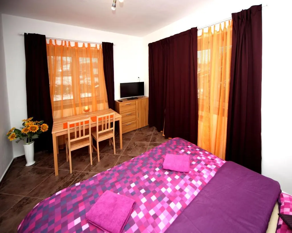 Room, Penzion V Roklích, Prague