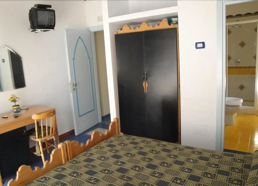 Room, Albergo Riviera, Naples