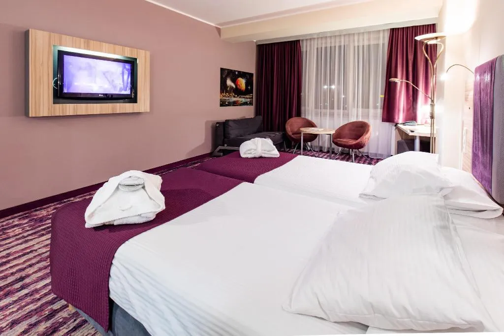 Room, Galaxy, Krakow