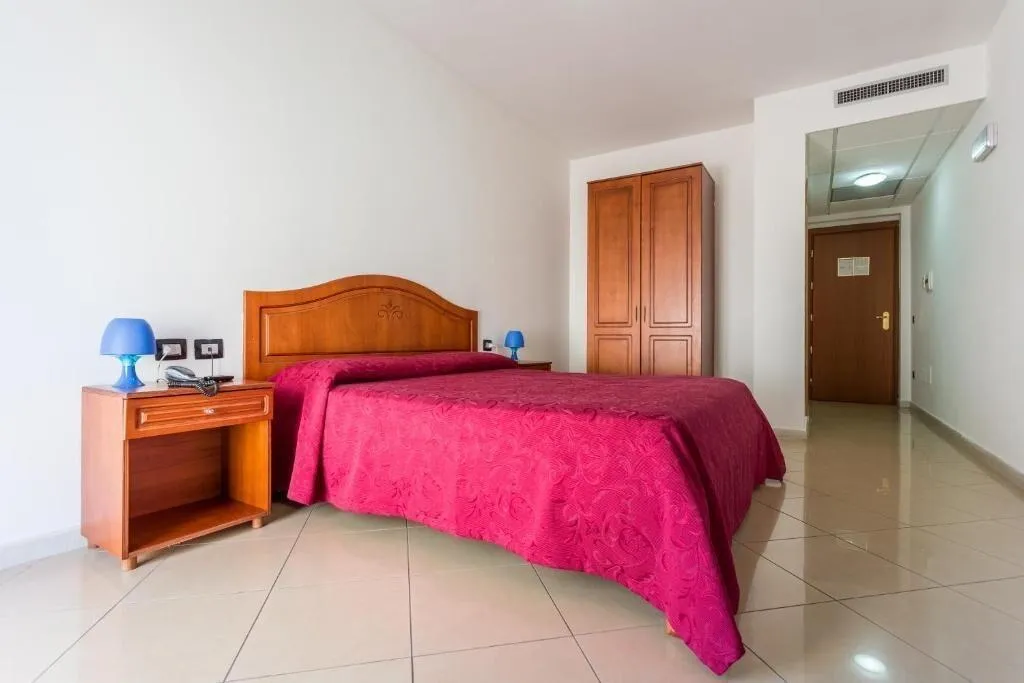 Room, Hotel Plaza, Naples