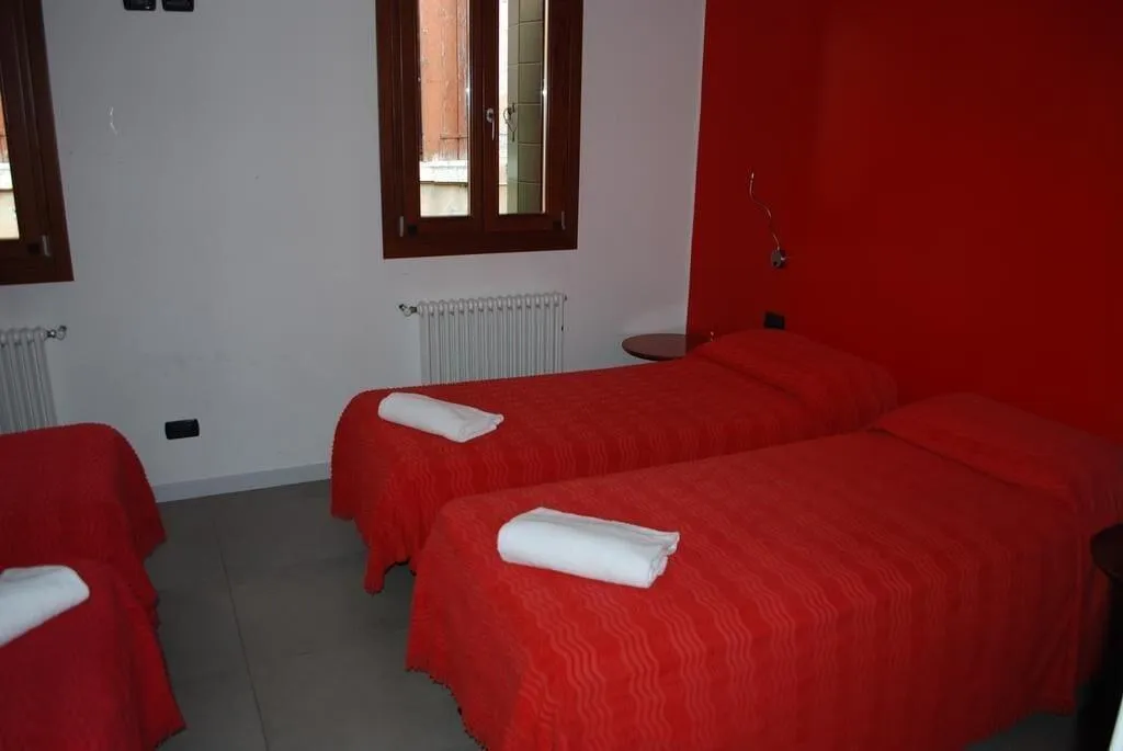 Room, San Geremia, Venice