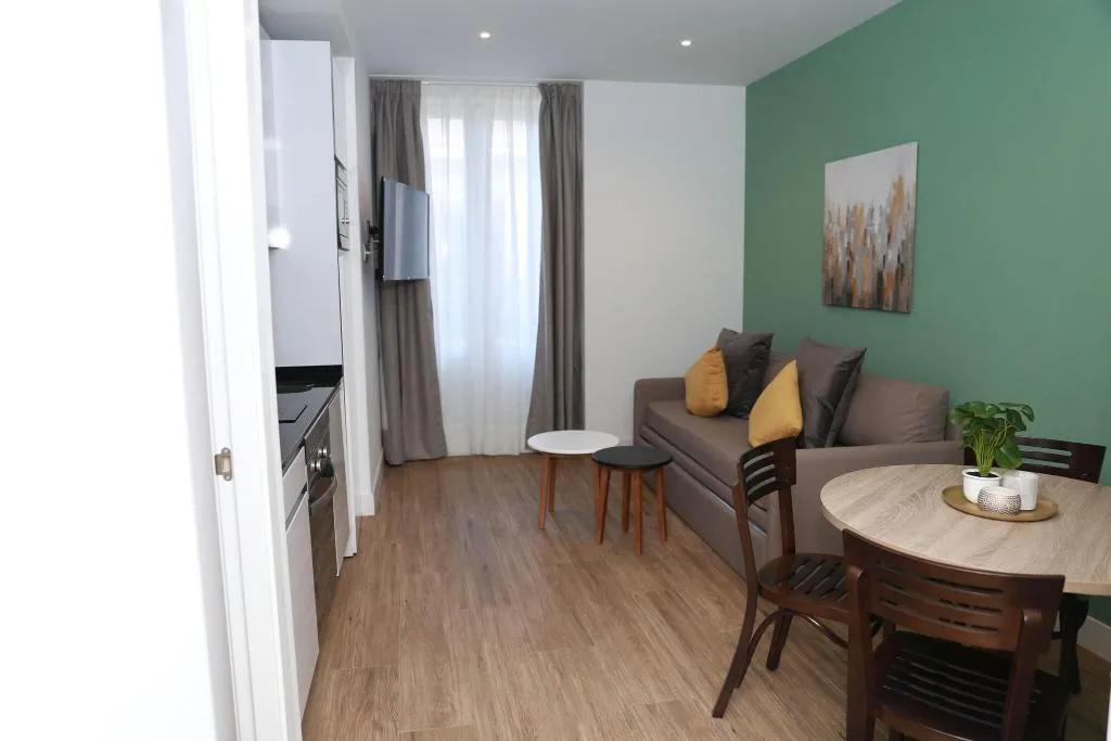 APARTMENT STANDARD Room, New Point Madrid Opera, Madrid