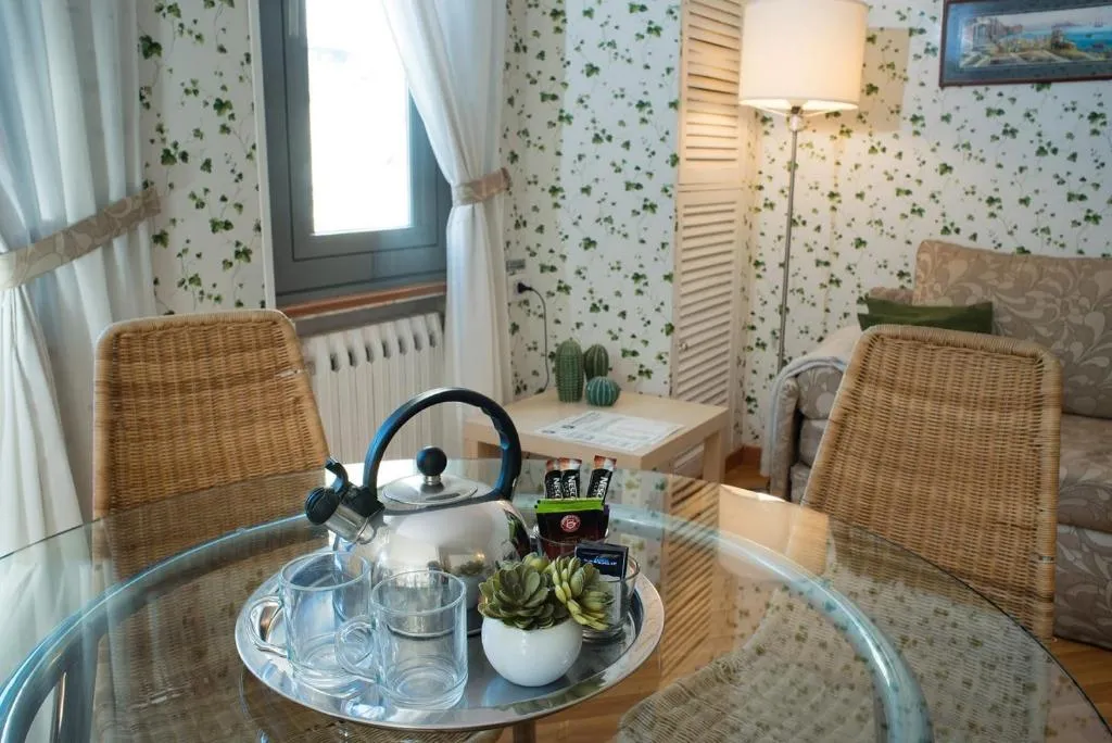 APARTMENT CAPACITY 3 Room, Residenza Echia, Naples