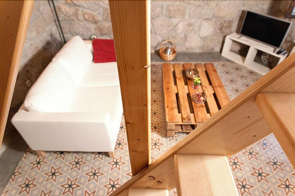 Room, Huerto San Antonio, Madrid