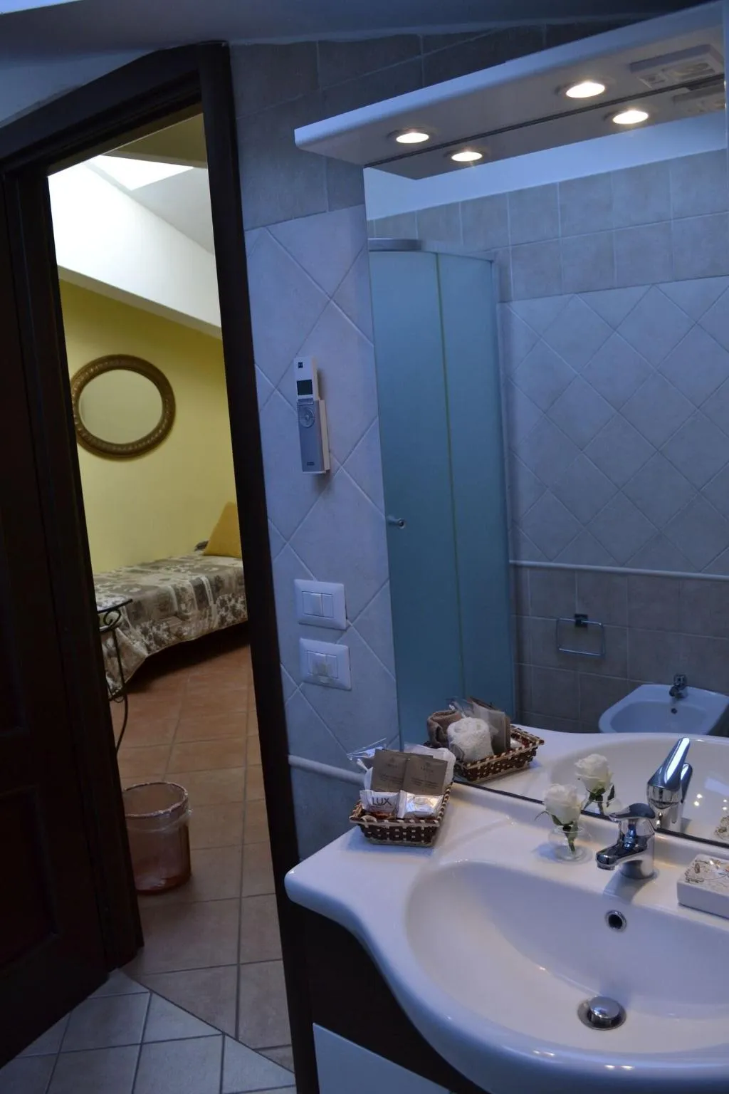 Room, La Gemma, Naples