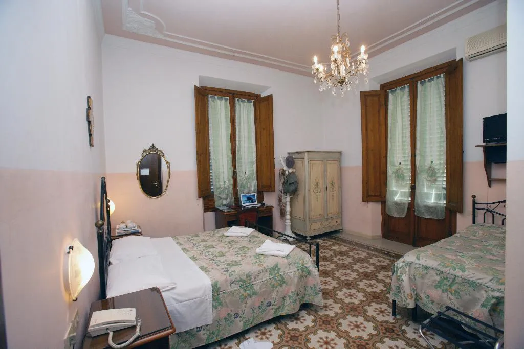 DOUBLE WITH BALCONY Room, Desiree, Florence