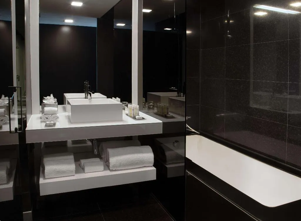 DOUBLE KING SIZE BED Room, Doubletree by Hilton Lisbon - Fontana Park, Lisbon