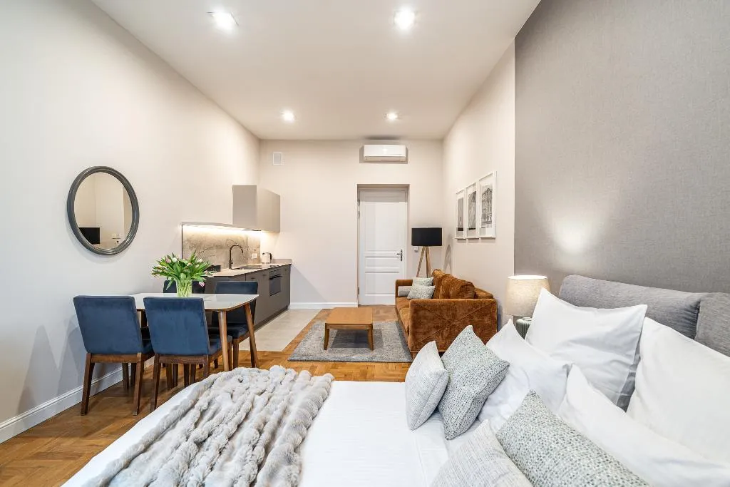 STUDIO SUPERIOR CITY VIEW Room, Venetian House Market Square Aparthotel, Krakow
