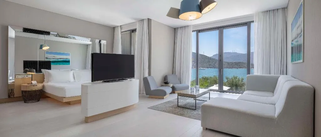 JUNIOR SUITE WITH PRIVATE POOL Room, Susona Bodrum, LXR Hotels & Resorts, Bodrum