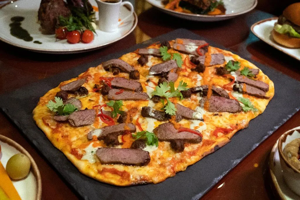 Restaurant, voco Bonnington Dubai, Dubai