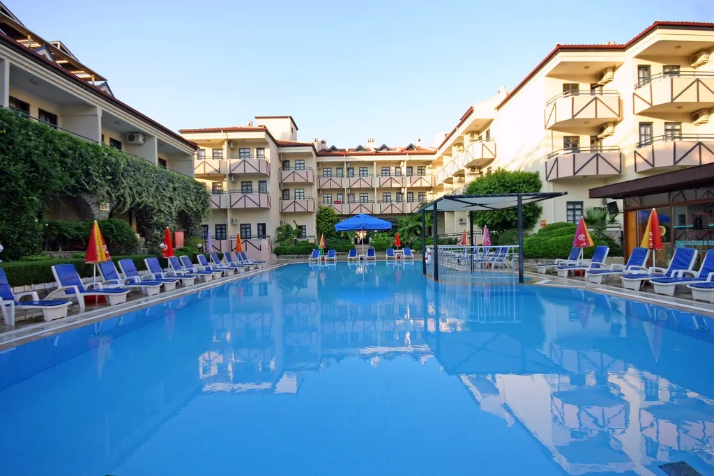 Pool, Prince, Dalaman