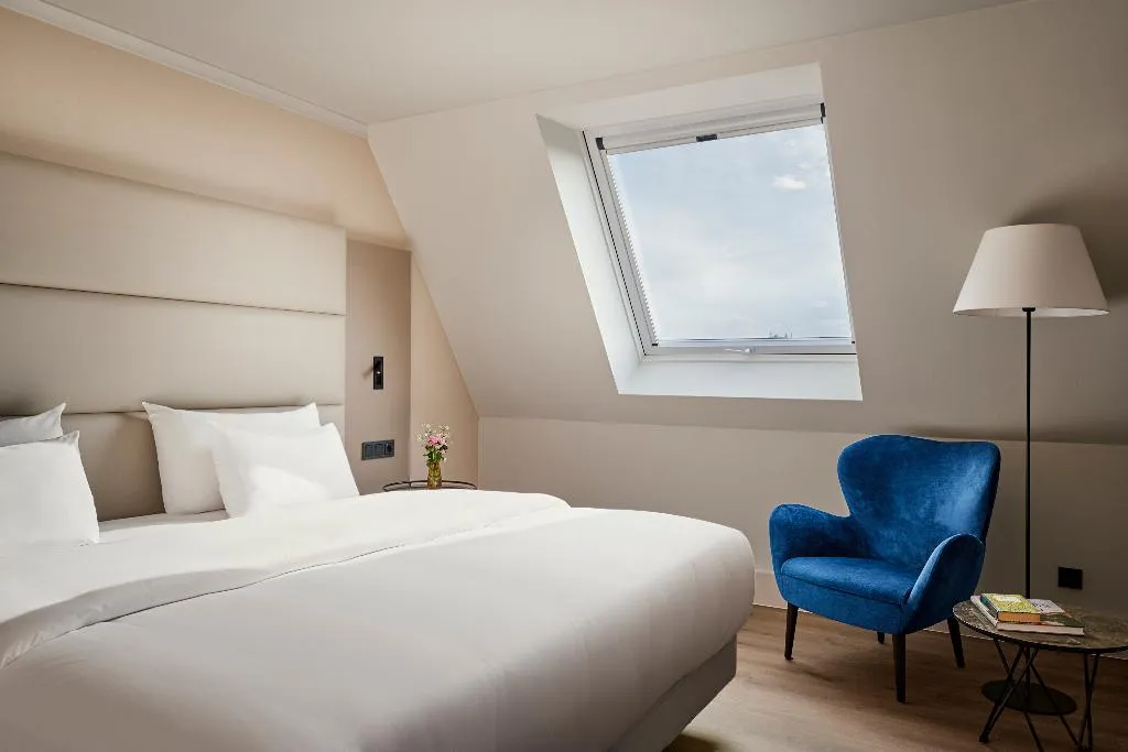 JUNIOR SUITE STANDARD Room, NH Berlin Kurfürstendamm, Berlin
