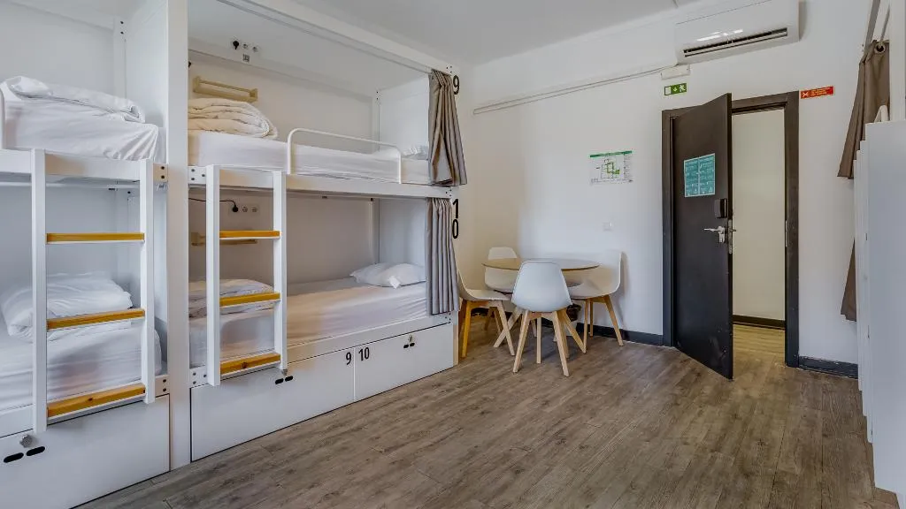 Bed in dormitory WITH SHARED BATHROOM Room, Hostellicious, Algarve