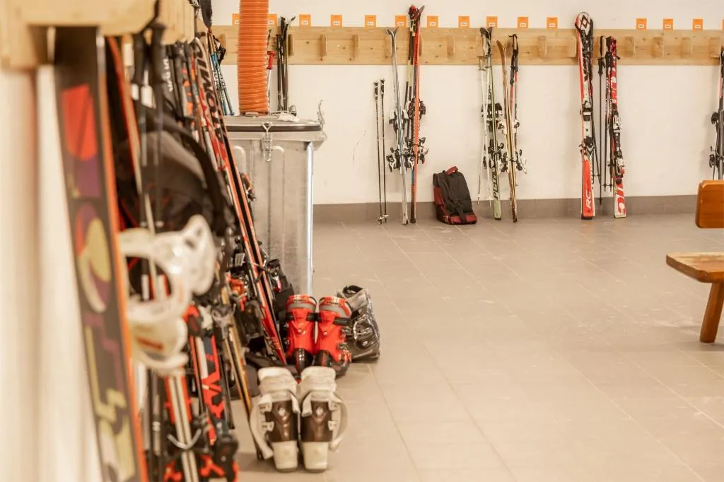Sports and Entertainment, Montivas Lodge, Milan