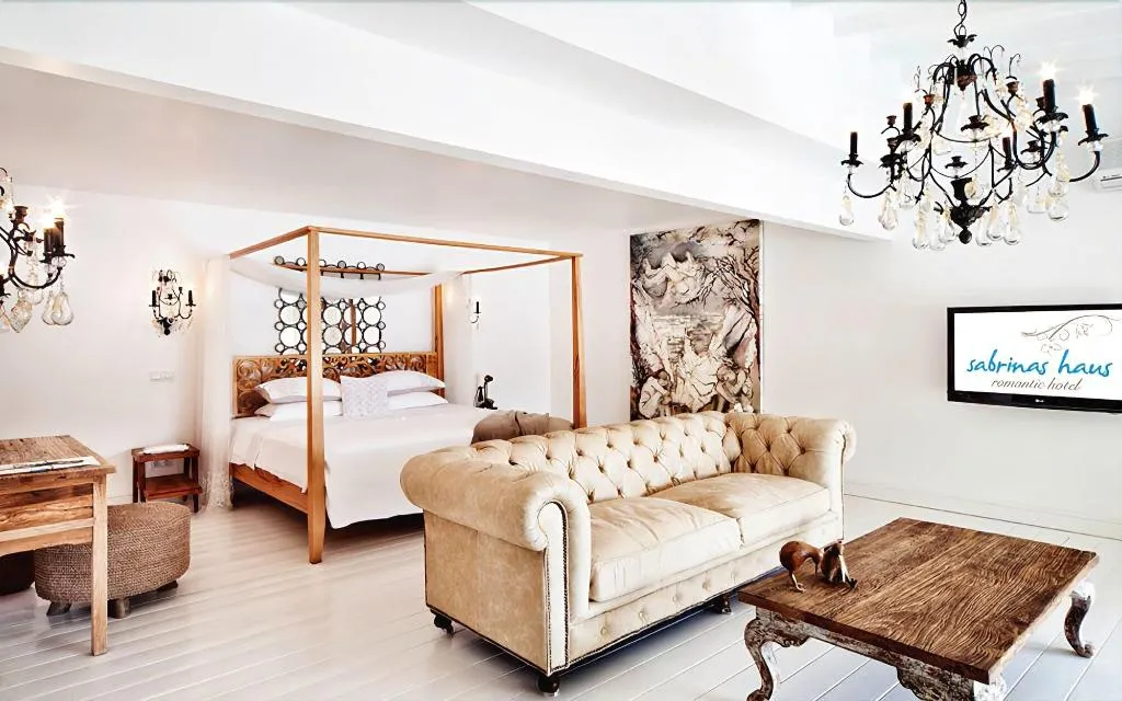 Room, Sabrina's Haus, Dalaman
