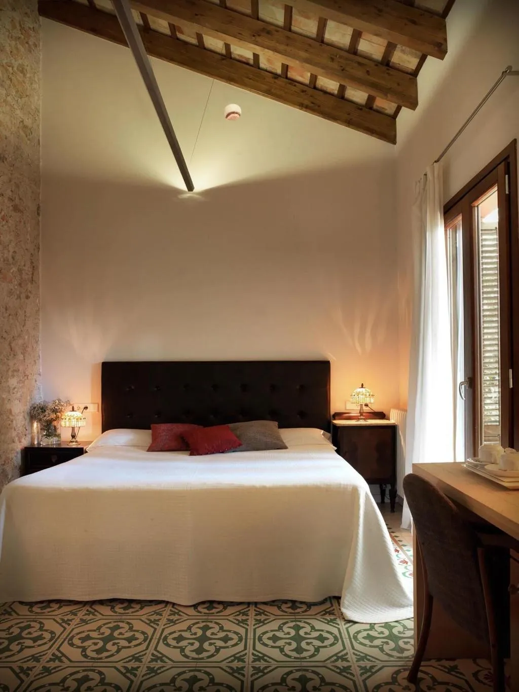 Room, Mont-Sant, Valencia