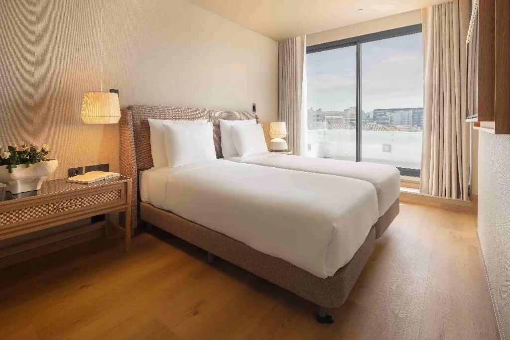 Room, Evolution Valbom, Lisbon