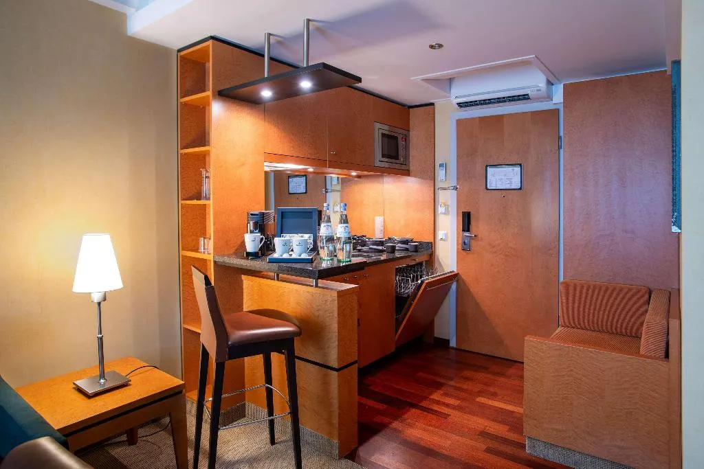 APARTMENT CAPACITY 4 Room, Best Western Premier Airporthotel Berlin, Berlin
